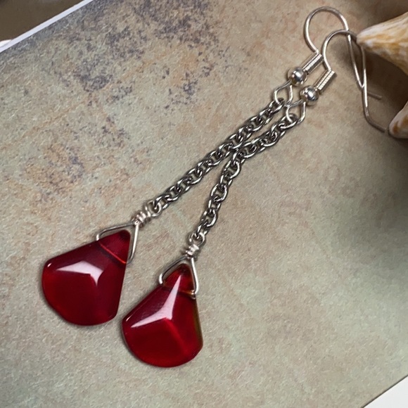 NEW Ruby red triangular drops long on chain simple - Picture 8 of 8